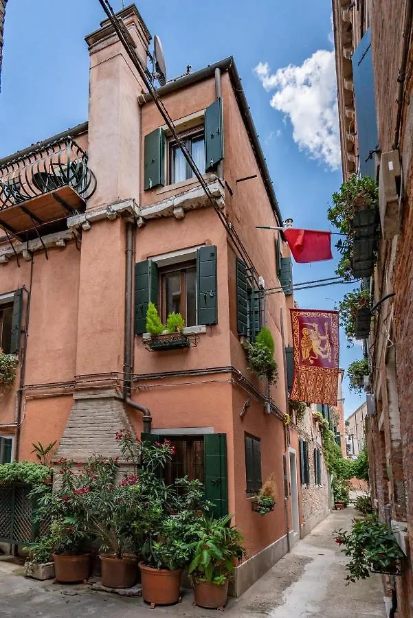 Lo Squero 1 The Secret Courtyard In Dorsoduro Apartment Venice Italy