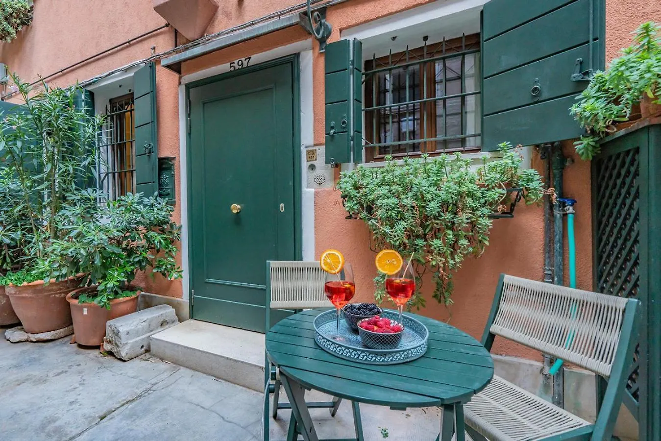 Lo Squero 1 The Secret Courtyard In Dorsoduro Apartment Venice Italy