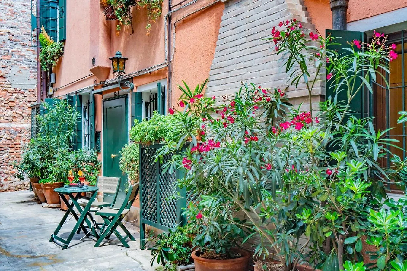 Lo Squero 1 The Secret Courtyard In Dorsoduro Apartment Venice 0*,  Italy